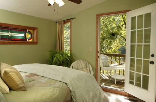 Eureka Springs Cottage | Becky Thatcher Cottage at Lake Lucerne Resort & Ranch - No Cleaning Fees