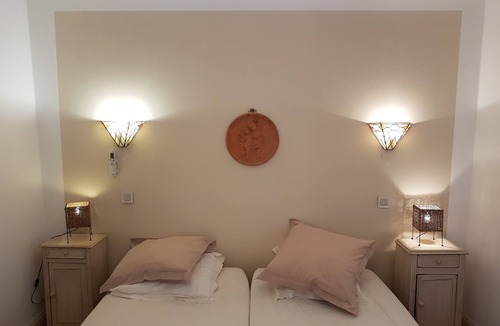 Saint-Philippe-dAiguille House | Bed and Breakfast near Saint-Emilion Cozy Suite Apartment.