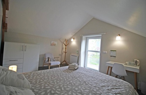 Bersac-sur-Rivalier Bed & Breakfast | Bed and Breakfast 'Chambre Familiale' with Private Terrace, Shared Garden and Wi-Fi