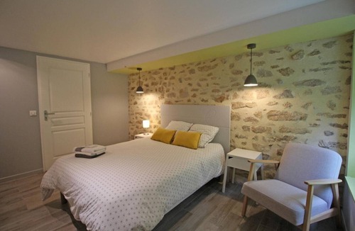 Bersac-sur-Rivalier Bed & Breakfast | Bed and Breakfast 'Du Rez De Chaussée' with Private Terrace, Shared Garden and Wi-Fi