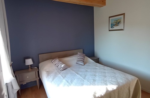 Saint-Martin-Lestra Bed & Breakfast | Bed and Breakfast 'Chambre Velours' with Shared Pool, Shared Terrace and Shared Garden