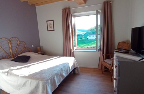 Saint-Martin-Lestra Bed & Breakfast | Bed and Breakfast 'Chambre Velours' with Shared Pool, Shared Terrace and Shared Garden