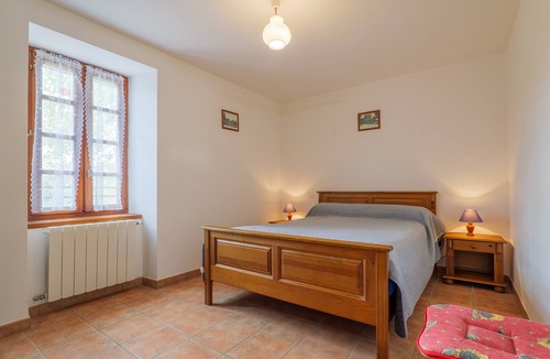 La Garde-Adhemar Bed & Breakfast | Bed and Breakfast 'Annaïs' with Shared Pool, Shared Garden and Wi-Fi
