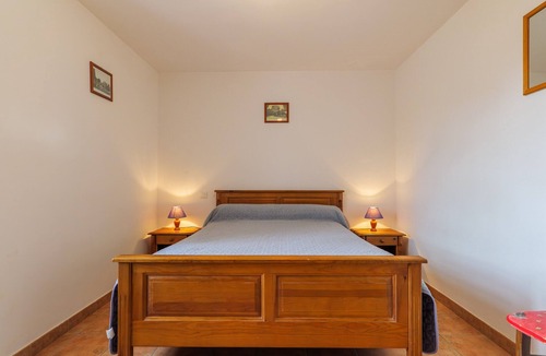 La Garde-Adhemar Bed & Breakfast | Bed and Breakfast 'Annaïs' with Shared Pool, Shared Garden and Wi-Fi