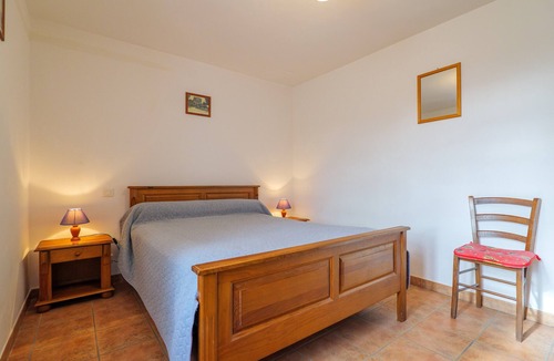 La Garde-Adhemar Bed & Breakfast | Bed and Breakfast 'Annaïs' with Shared Pool, Shared Garden and Wi-Fi
