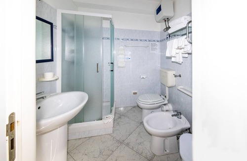 Pozzallo Bed & Breakfast | Bed and Breakfast Brezza Marina e Ristorante Shoreline