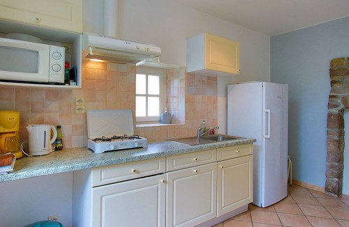 Bricquebosq Bed & Breakfast | Bed and Breakfast 'Chambre Lit Double' with Shared Garden and Wi-Fi