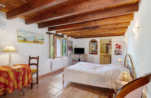 Prigonrieux Bed & Breakfast | Bed and Breakfast 'Chambre Double Carpediem Bergerac' with Shared Garden, Wi-Fi and Air Conditioning
