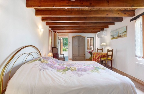 Prigonrieux Bed & Breakfast | Bed and Breakfast 'Chambre Double Carpediem Bergerac' with Shared Garden, Wi-Fi and Air Conditioning