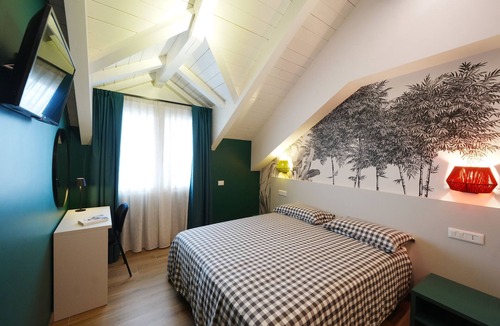 San Lazzaro Bed & Breakfast | Bed and Breakfast 'Camera Matrimoniale Deluxe Five' with Shared Terrace, Wi-Fi and Air Conditioning