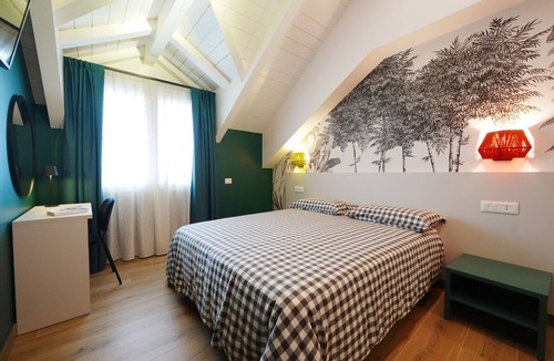San Lazzaro Bed & Breakfast | Bed and Breakfast 'Camera Matrimoniale Deluxe Five' with Shared Terrace, Wi-Fi and Air Conditioning