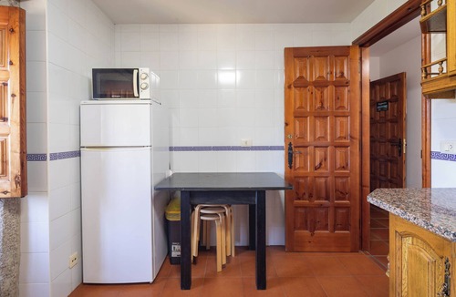 Areas Bed & Breakfast | Bed and Breakfast "Casa Rectoral Habitacion Triple 4" with Mountain View, Shared Pool & Wi-Fi