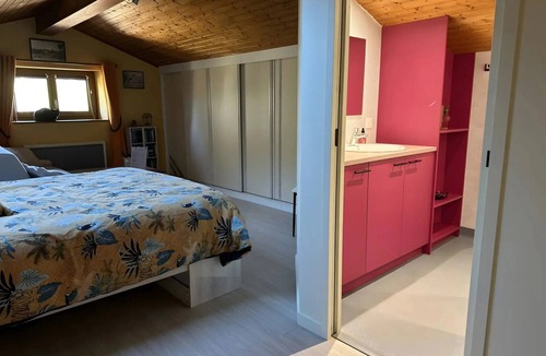 Fourneaux Bed & Breakfast | Bed and Breakfast 'Chambre Les Mesanges' with Private Pool, Wi-Fi and Air Conditioning