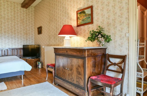 Sermerieu Bed & Breakfast | Bed and Breakfast 'Chambre Chez L'habitant - 2' with Mountain View and Wi-Fi