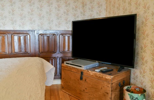 Sermerieu Bed & Breakfast | Bed and Breakfast 'Chambre Chez L'habitant - 2' with Mountain View and Wi-Fi