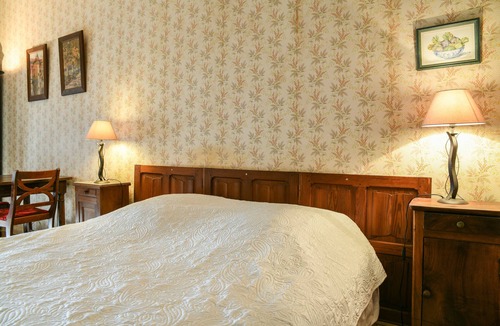 Sermerieu Bed & Breakfast | Bed and Breakfast 'Chambre Chez L'habitant - 2' with Mountain View and Wi-Fi