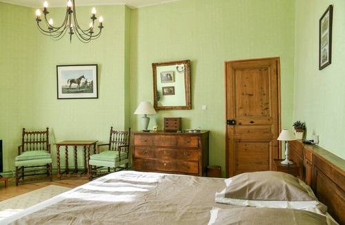 Sermerieu Bed & Breakfast | Bed and Breakfast 'Chambre Chez L'habitant - 2' with Mountain View and Wi-Fi