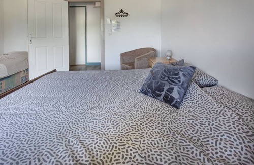 Champsac House | Bed and Breakfast 'Chambre 3 Et 4' with Lake View, Shared Pool and Shared Garden