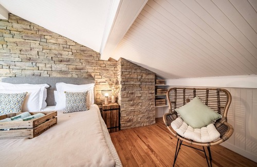 Filliere Bed & Breakfast | Bed and Breakfast 'Chambre Aventurine' with Mountain View, Shared Pool and Wi-Fi