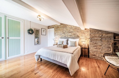 Filliere Bed & Breakfast | Bed and Breakfast 'Chambre Aventurine' with Mountain View, Shared Pool and Wi-Fi