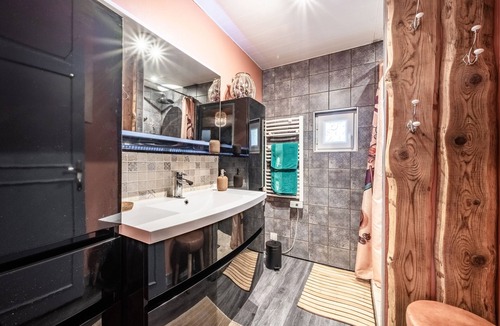 Filliere Bed & Breakfast | Bed and Breakfast 'Chambre Aventurine' with Mountain View, Shared Pool and Wi-Fi