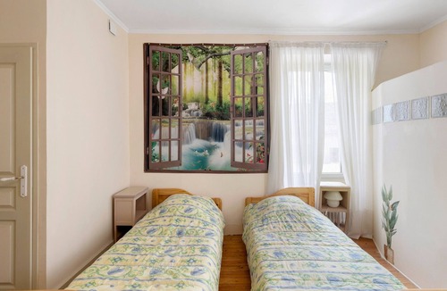 Grolejac Bed & Breakfast | Bed and Breakfast 'Chambre Verte' with Private Terrace, Shared Garden and Wi-Fi