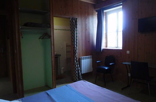 Allouis Bed & Breakfast | Bed and Breakfast 'Chambre 2'