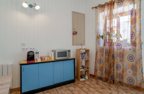 Domazan Bed & Breakfast | Bed and Breakfast 'Chambre Zen' with Wi-Fi and Air Conditioning