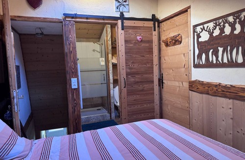 Lafarre Bed & Breakfast | Bed and Breakfast 'Chambre Les Amoureux' with Mountain View, Shared Garden and Wi-Fi