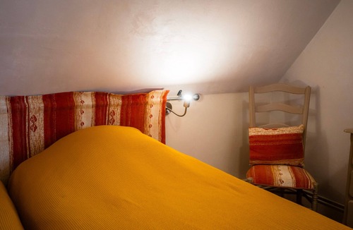 Bavent Bed & Breakfast | Bed and Breakfast 'Chambres D'hôtes - Chambre 3' with Shared Garden and Wi-Fi