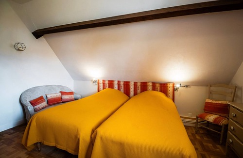 Bavent Bed & Breakfast | Bed and Breakfast 'Chambres D'hôtes - Chambre 3' with Shared Garden and Wi-Fi