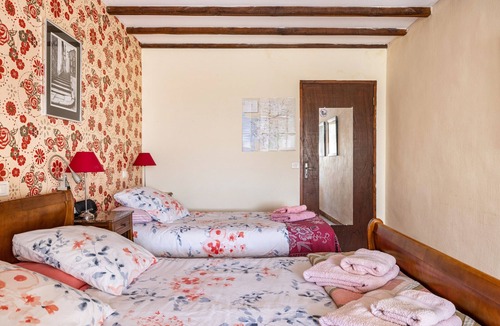 Sanxay Bed & Breakfast | Bed and Breakfast 'Chambre Klimt' with Shared Pool, Shared Terrace and Wi-Fi