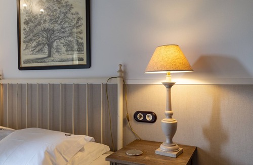 Camarinas Bed & Breakfast | Bed and Breakfast 'Cormorán' with Private Garden and Wi-Fi