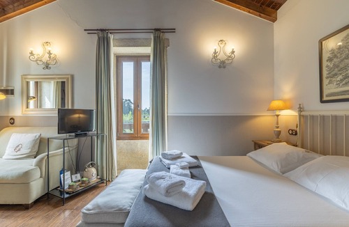 Camarinas Bed & Breakfast | Bed and Breakfast 'Cormorán' with Private Garden and Wi-Fi