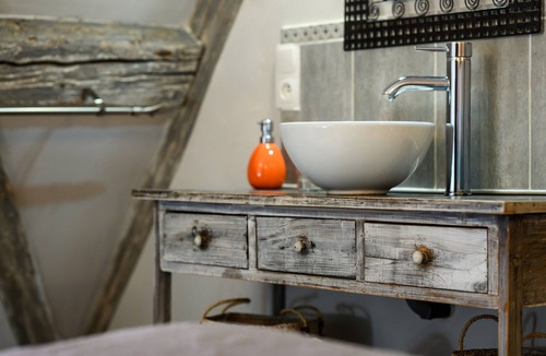 Beblenheim Bed & Breakfast | Bed and Breakfast 'Demeure D'antan - Chambre Esmeralda' with Shared Terrace, Shared Garden and Wi-Fi