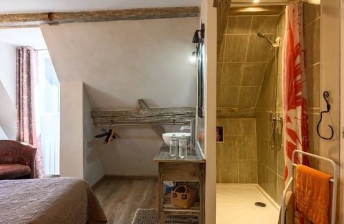 Beblenheim Bed & Breakfast | Bed and Breakfast 'Demeure D'antan - Chambre Esmeralda' with Shared Terrace, Shared Garden and Wi-Fi