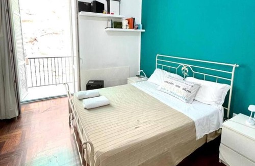 Posillipo Bed & Breakfast | Bed and Breakfast 'Decimo 28' with Balcony, Wi-Fi and Air Conditioning