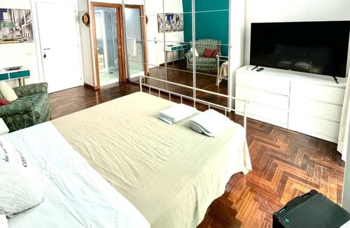 Posillipo Bed & Breakfast | Bed and Breakfast 'Decimo 28' with Balcony, Wi-Fi and Air Conditioning