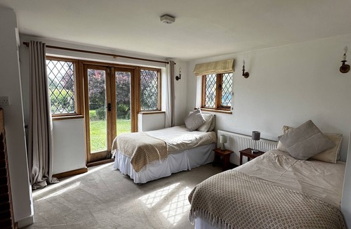Godalming Bed & Breakfast | Bed and Breakfast Dunsfold