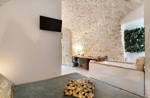 Giovinazzo Bed & Breakfast | Bed and Breakfast 'Eclissi Suite' with Sea View and Air Conditioning