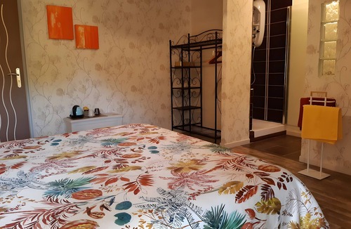 Igornay Bed & Breakfast | Bed and Breakfast 'Escargot De Bourgogne' with Shared Pool, Shared Terrace and Wi-Fi
