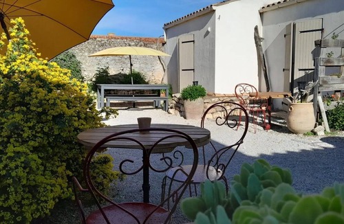Heirs-Brouage Bed & Breakfast | Bed and Breakfast 'Chambres D'hôtes La Marouette 1' with Shared Terrace and Wi-Fi