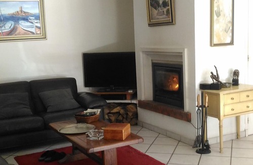 Boulouris-sur-Mer Bed & Breakfast | BED AND BREAKFAST, private 1st floor in villa
