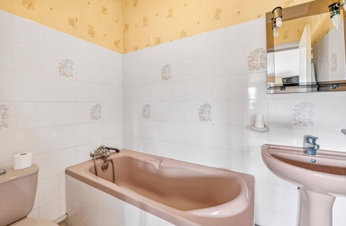 Saint-Verand Bed & Breakfast | Bed and Breakfast 'Chambre Rose' with Mountain View, Shared Terrace and Wi-Fi