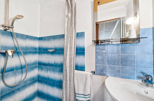 Saint-Verand Bed & Breakfast | Bed and Breakfast 'Chambre Verte' with Mountain View, Shared Terrace and Wi-Fi