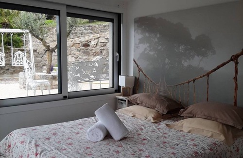 Hermitage-Tournonais-Herbasse-Pays de Saint-Felicien Bed & Breakfast | Bed and Breakfast 'La Chambre Tom' with Shared Pool, Shared Garden and Wi-Fi
