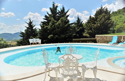 Hermitage-Tournonais-Herbasse-Pays de Saint-Felicien Bed & Breakfast | Bed and Breakfast 'La Chambre Tom' with Shared Pool, Shared Garden and Wi-Fi