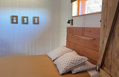 Saint-Racho Bed & Breakfast | Bed and Breakfast - Guest Dining in the hills of southern Burgundy.