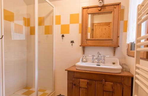 Orcier Bed & Breakfast | Bed and Breakfast 'Girolle' with Mountain View, Shared Garden and Wi-Fi