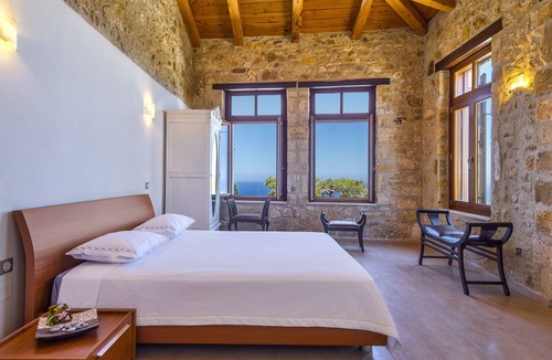 Maroulas House | Bed and breakfast in historic Venetian mansion